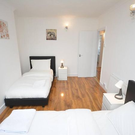 4 Bedroom House In East Londres Extérieur photo