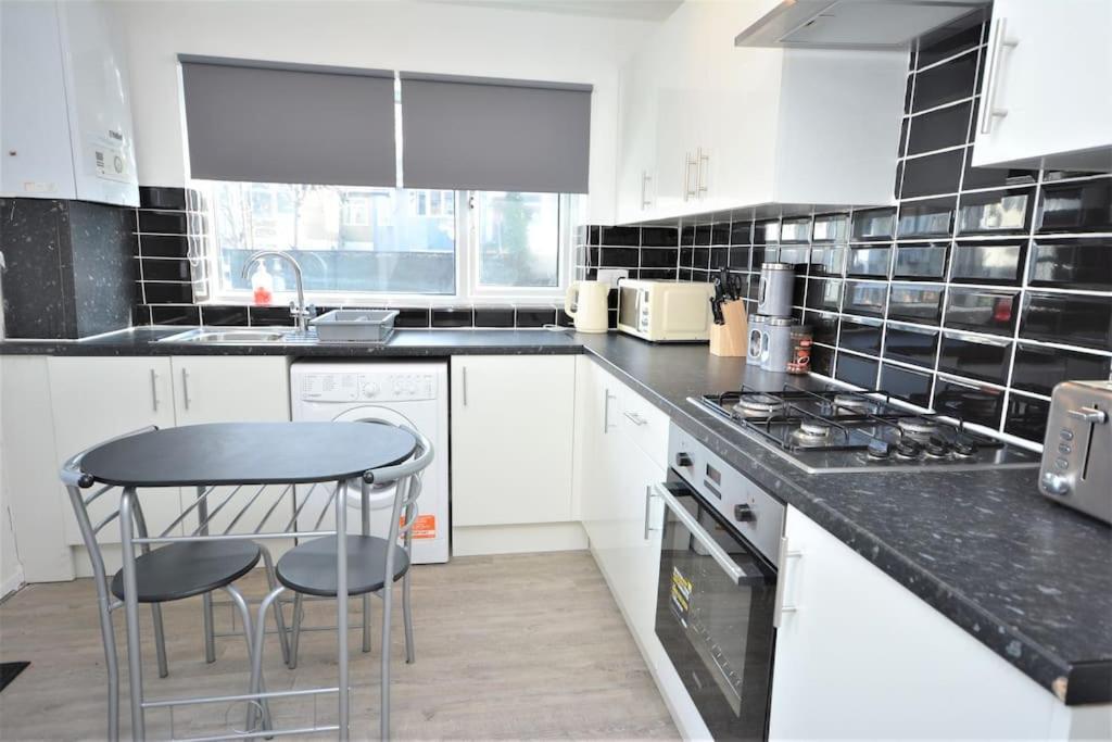 4 Bedroom House In East Londres Extérieur photo