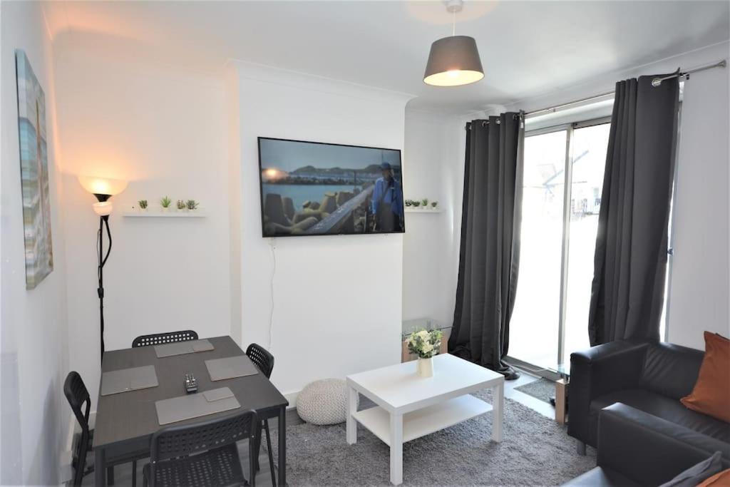 4 Bedroom House In East Londres Extérieur photo