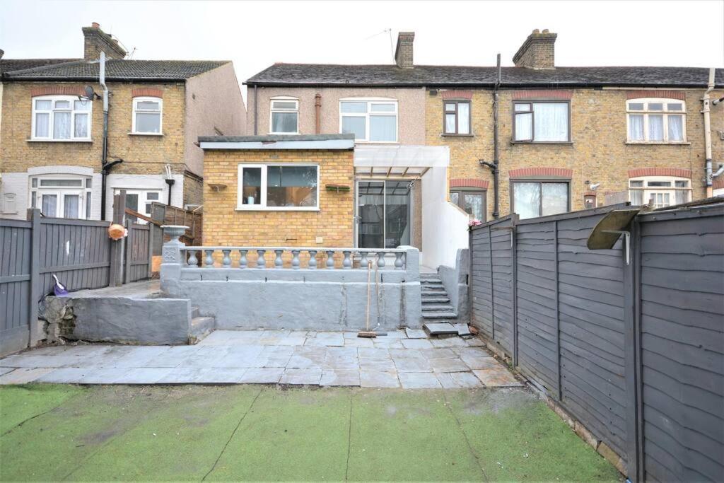4 Bedroom House In East Londres Extérieur photo