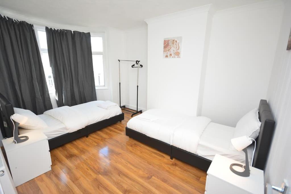 4 Bedroom House In East Londres Extérieur photo