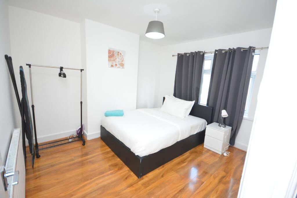 4 Bedroom House In East Londres Extérieur photo