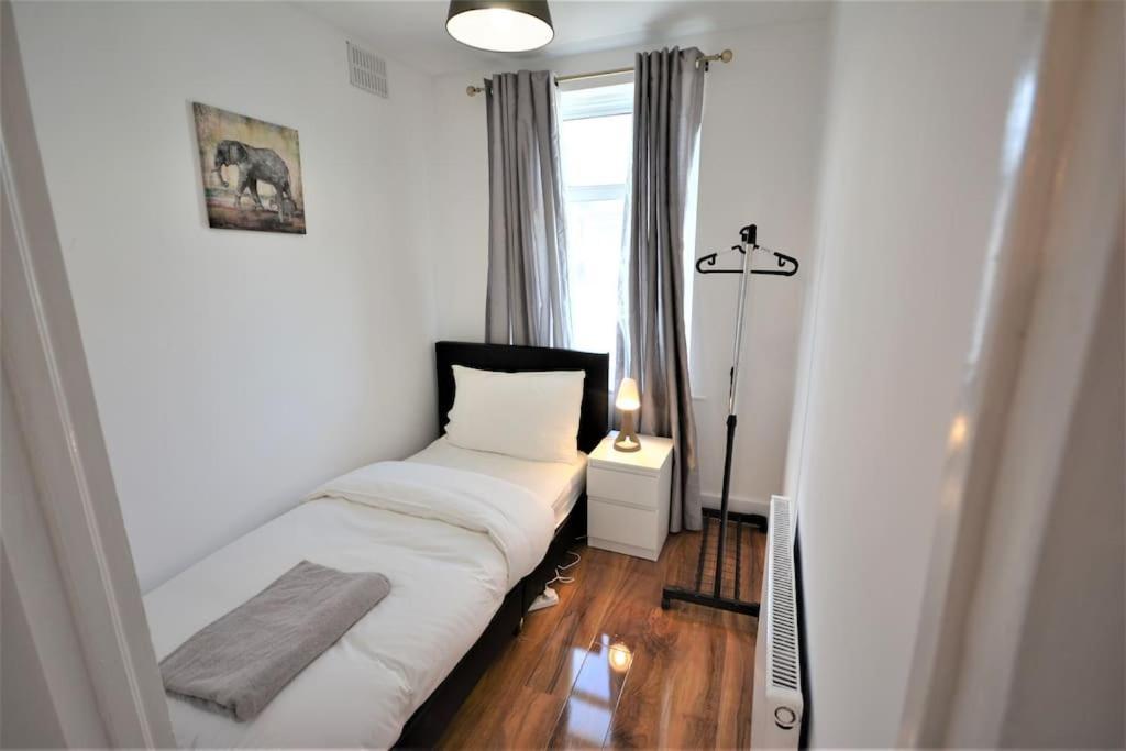 4 Bedroom House In East Londres Extérieur photo