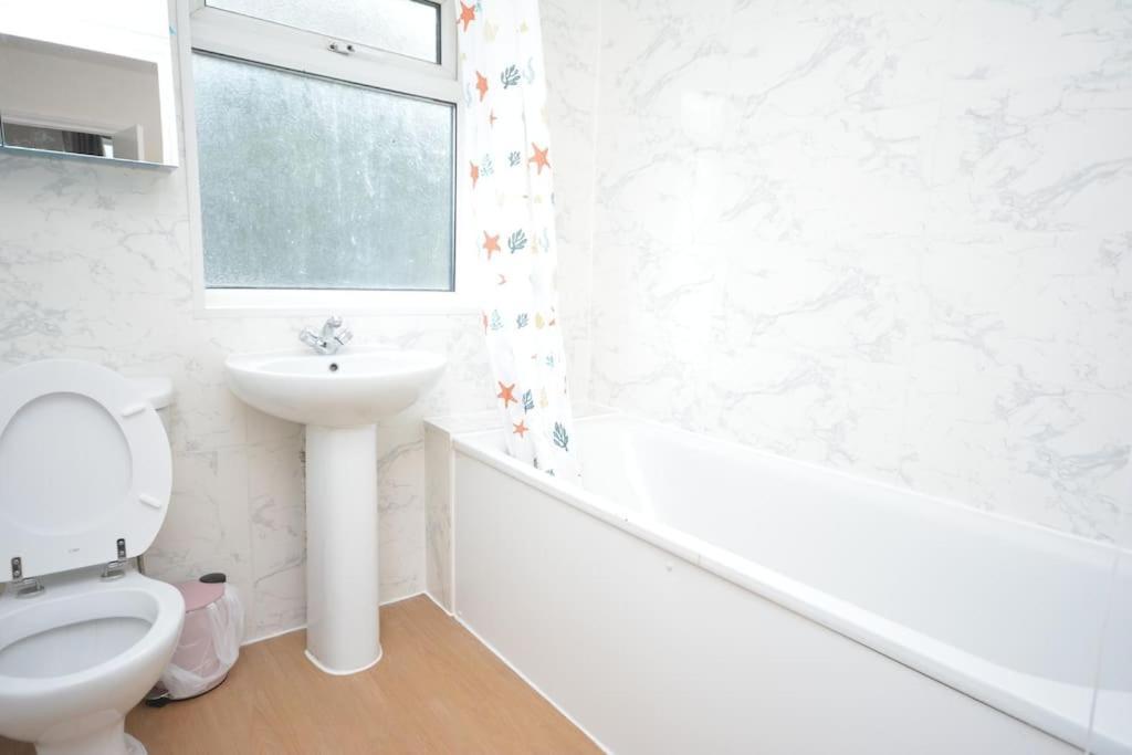 4 Bedroom House In East Londres Extérieur photo
