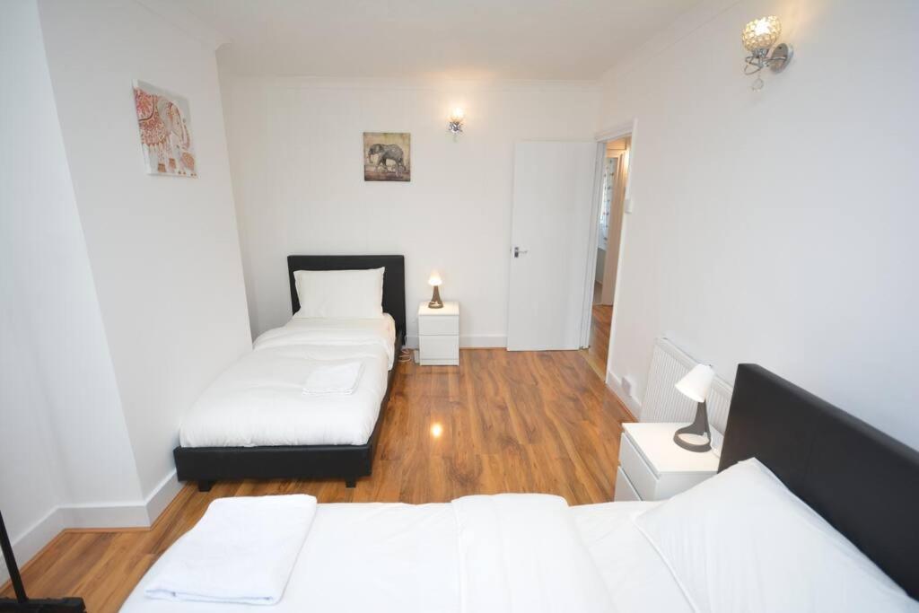 4 Bedroom House In East Londres Extérieur photo
